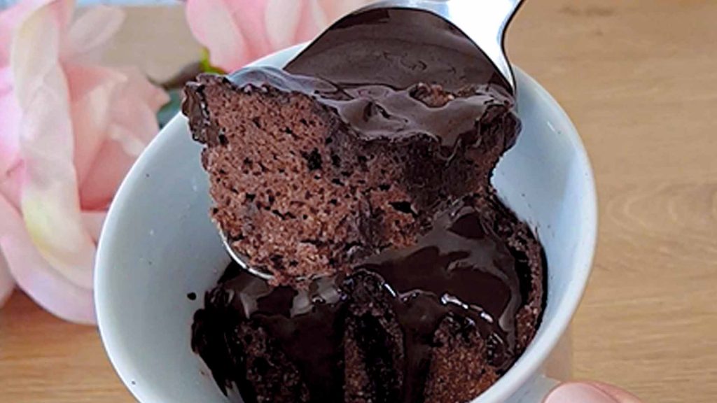 Bizcocho de chocolate al microondas en dos minutos